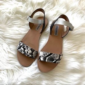 Steve Madden Donddi Sandals